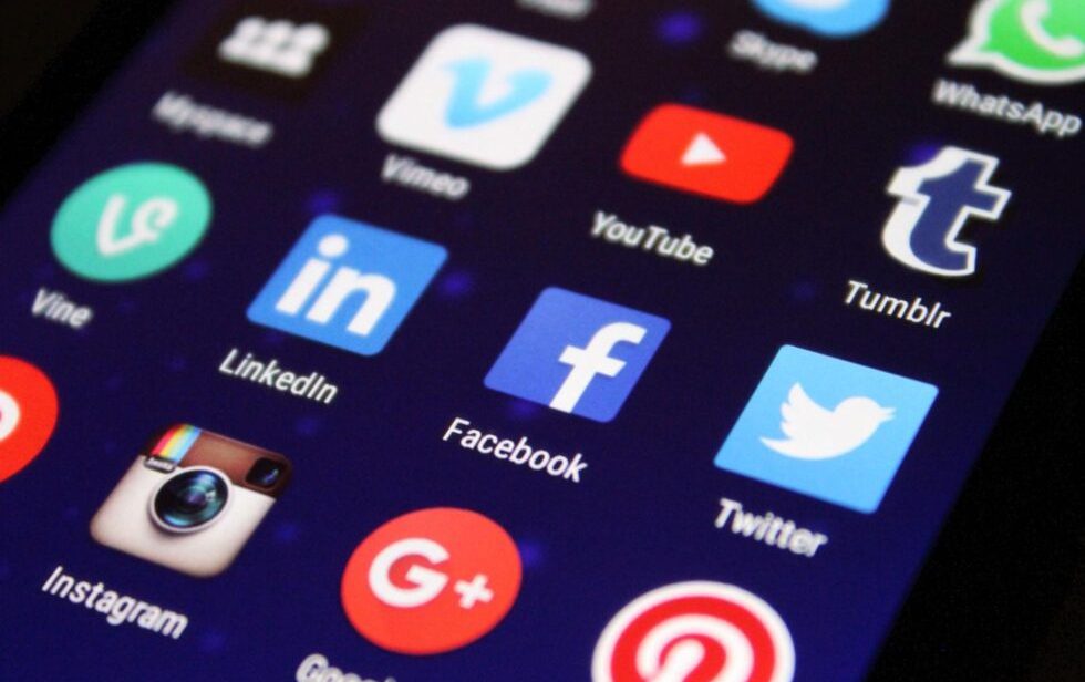 5 reasons to invest in social media management